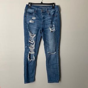 Women size 4 American Eagle Tom Girl distressed jeans